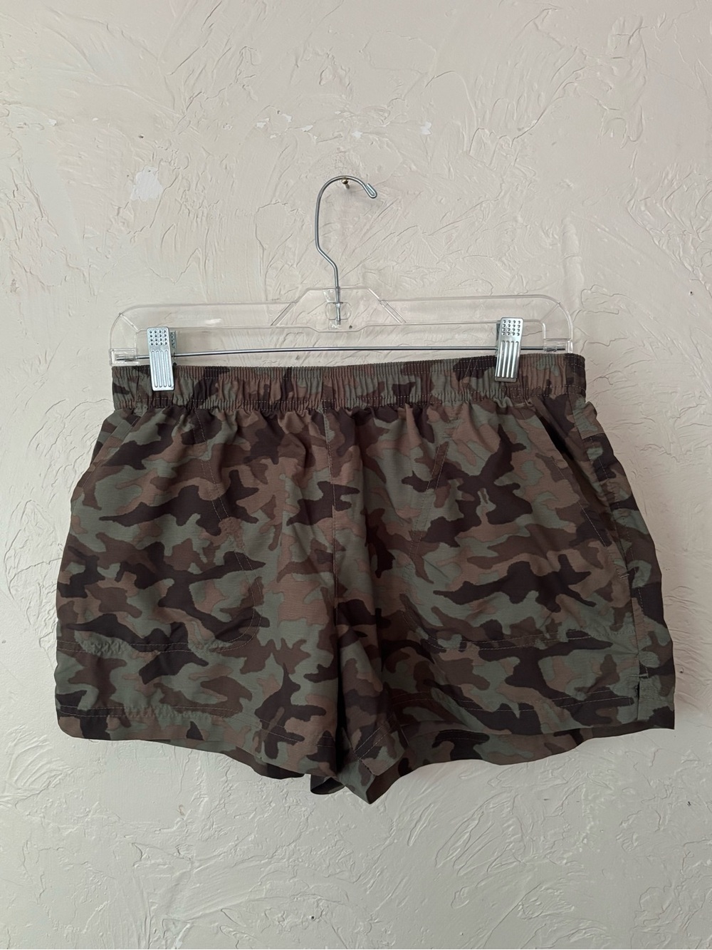 Columbia Woman’s Camo Elastic Waist Shorts l
